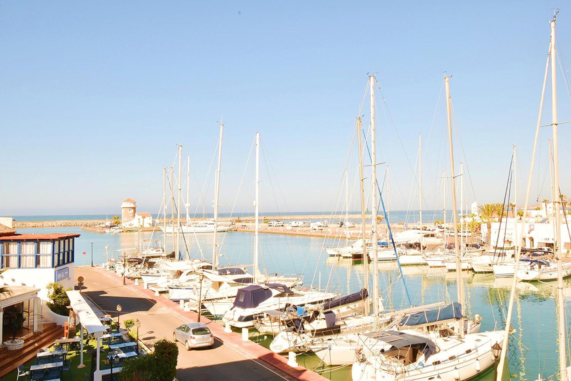 Expoholidays - Galeon Puerto Deportivo 阿尔梅利马 外观 照片