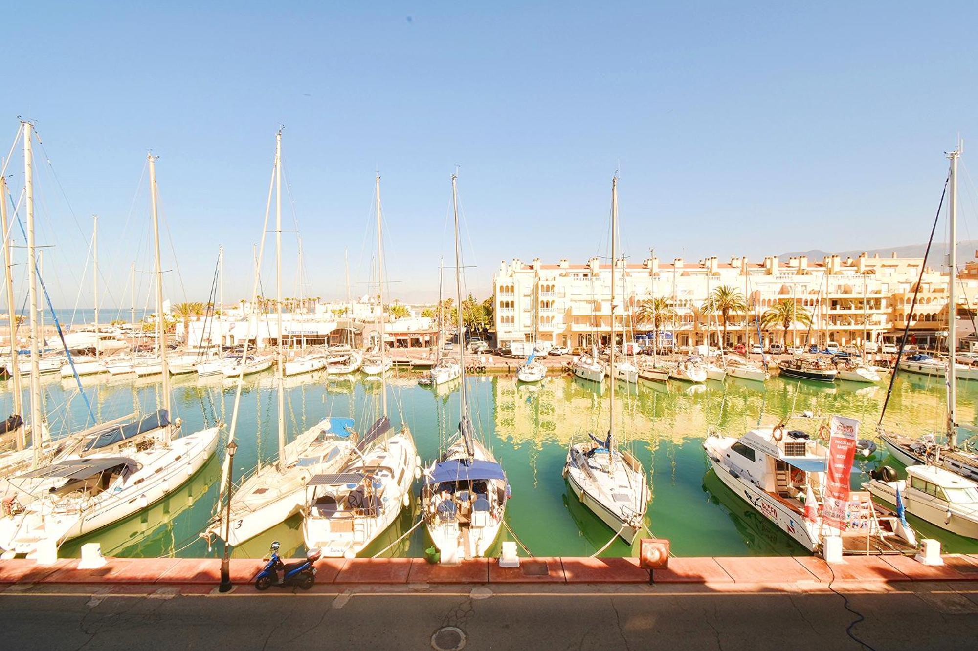 Expoholidays - Galeon Puerto Deportivo 阿尔梅利马 外观 照片